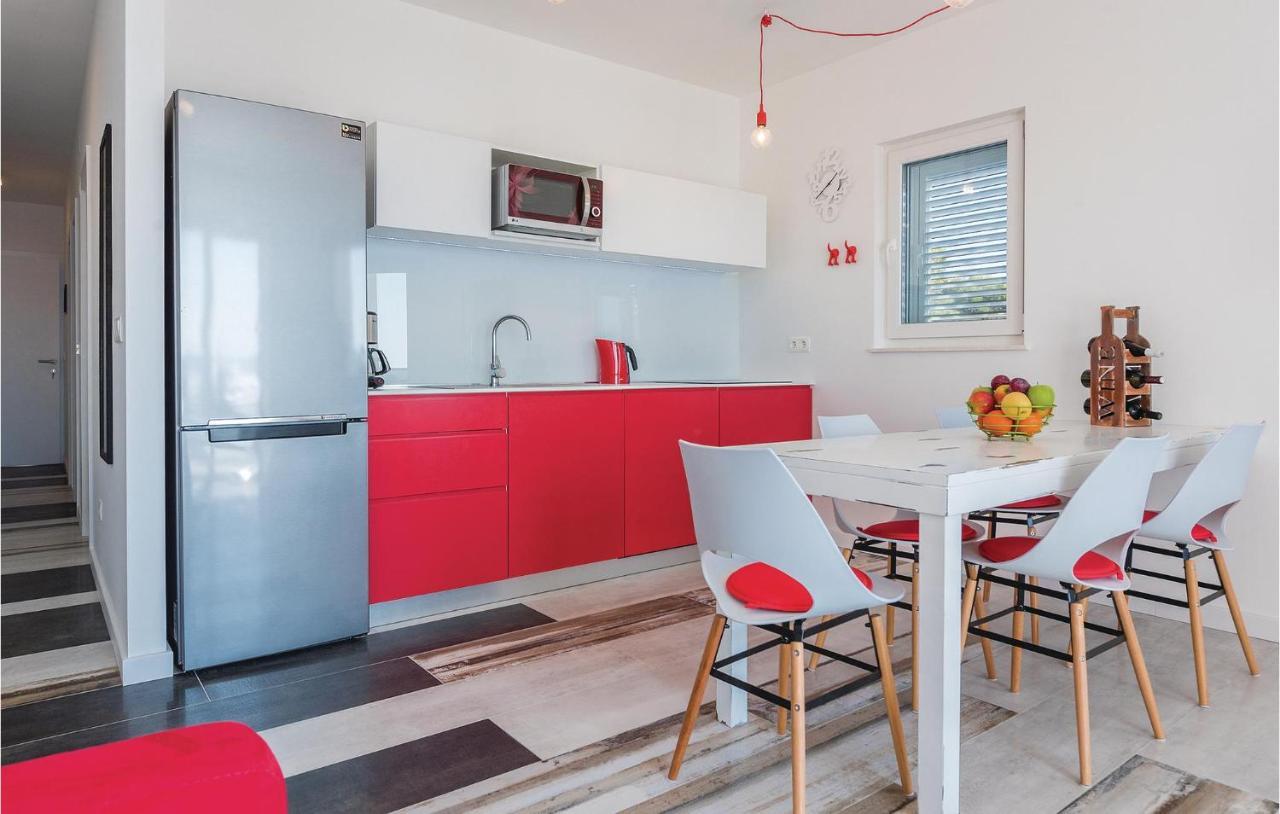 Cozy Apartment In Brodarica With Wifi Eksteriør bilde