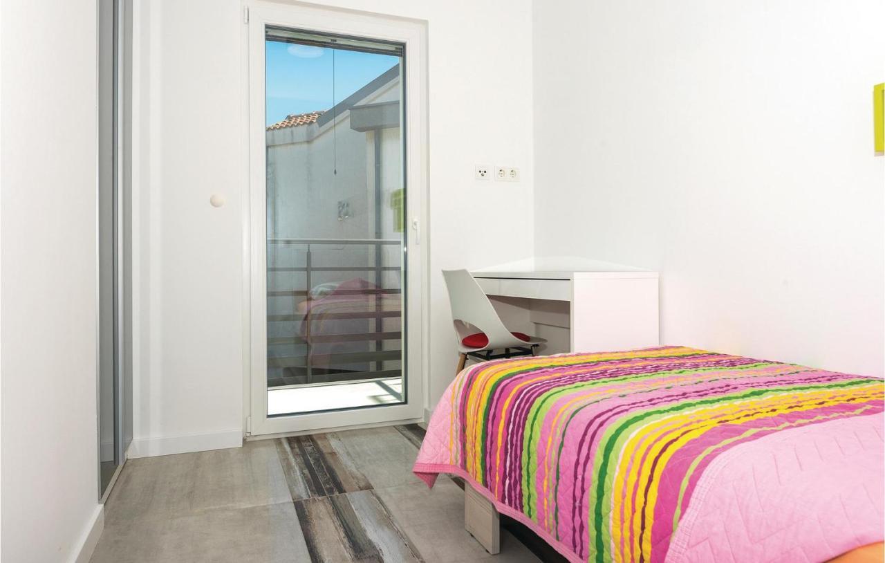 Cozy Apartment In Brodarica With Wifi Eksteriør bilde