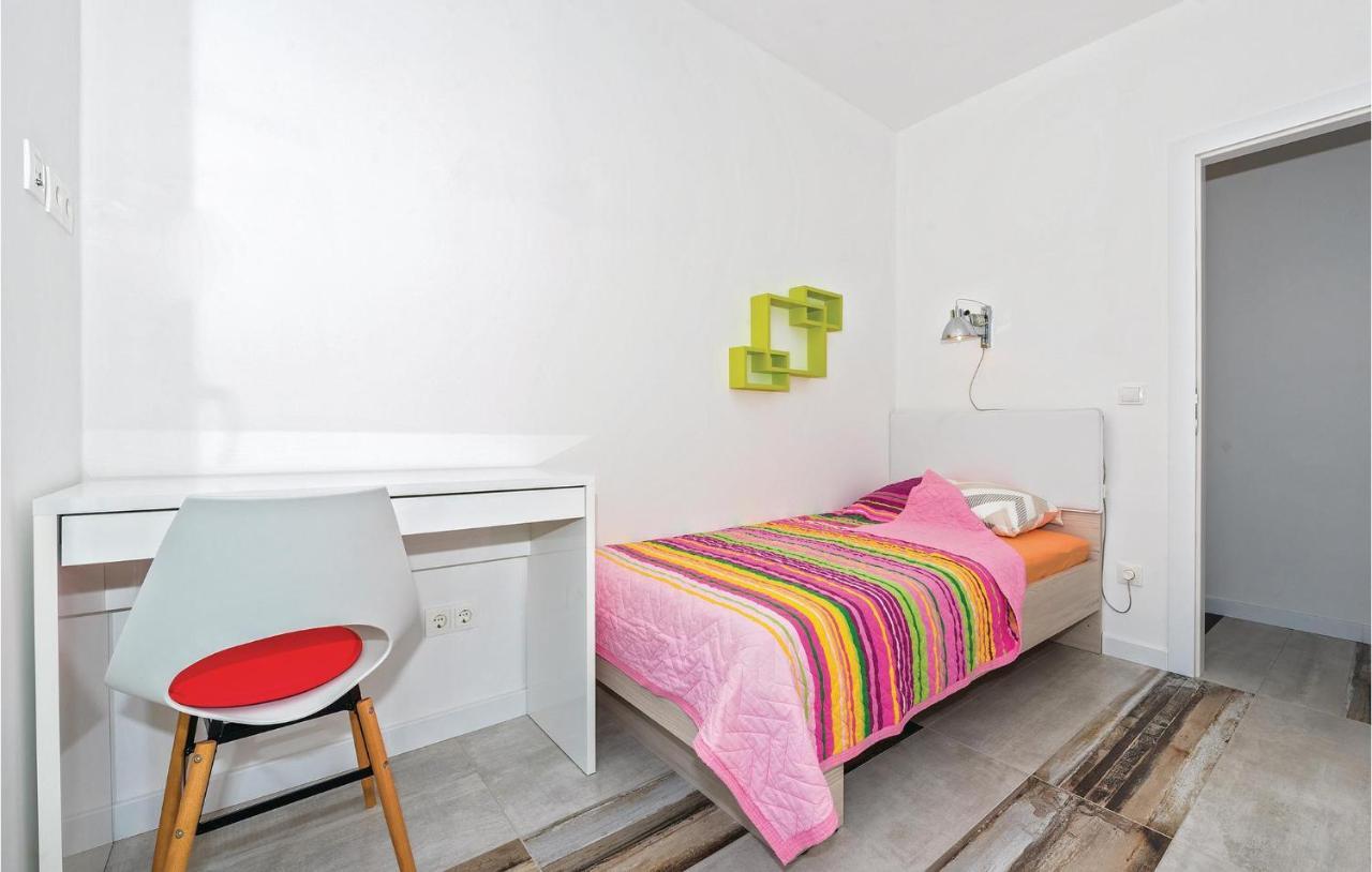 Cozy Apartment In Brodarica With Wifi Eksteriør bilde