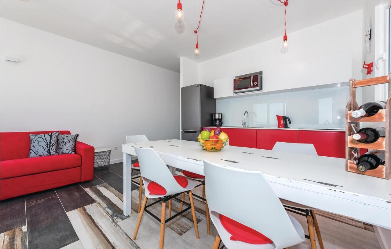 Cozy Apartment In Brodarica With Wifi Eksteriør bilde