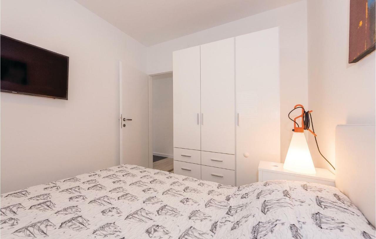 Cozy Apartment In Brodarica With Wifi Eksteriør bilde
